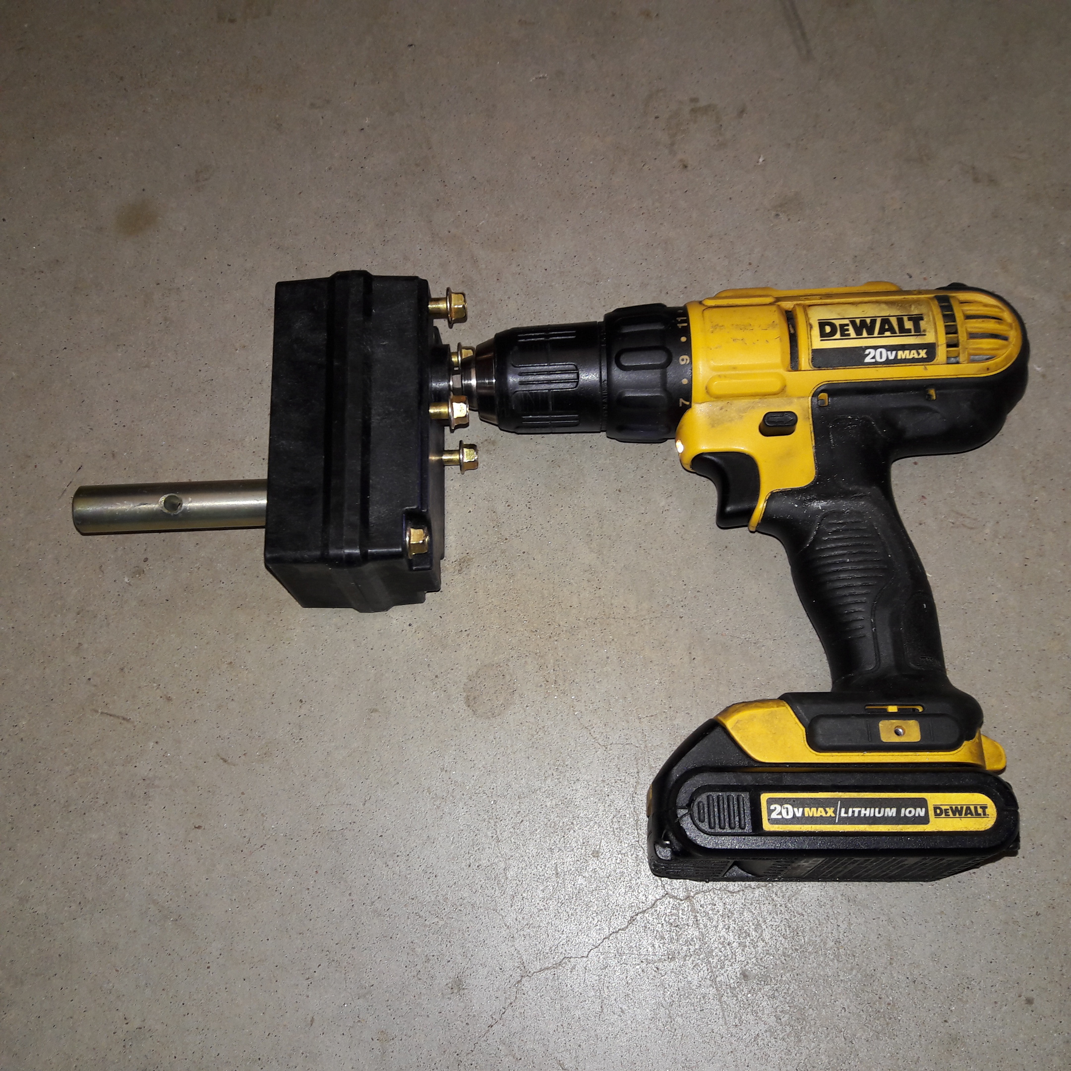 2 to 1 Gearbox, 18 mm shaft Powered with YOUR drill to make Trikes, Bikes, Scooters, carts.  With BOLTS.