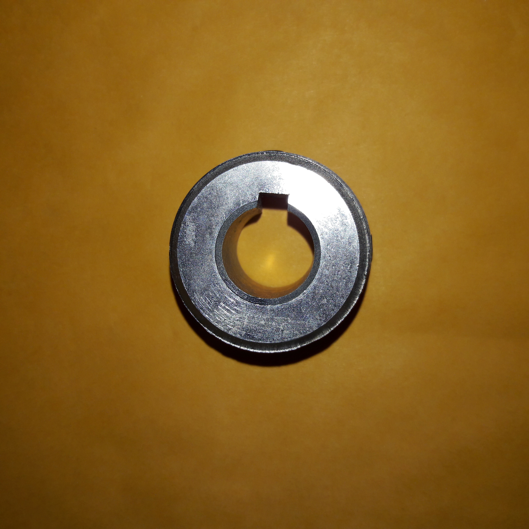 16 mm ID x .9" wide, has 5 mm key way freewheel Sprocket Adaptor